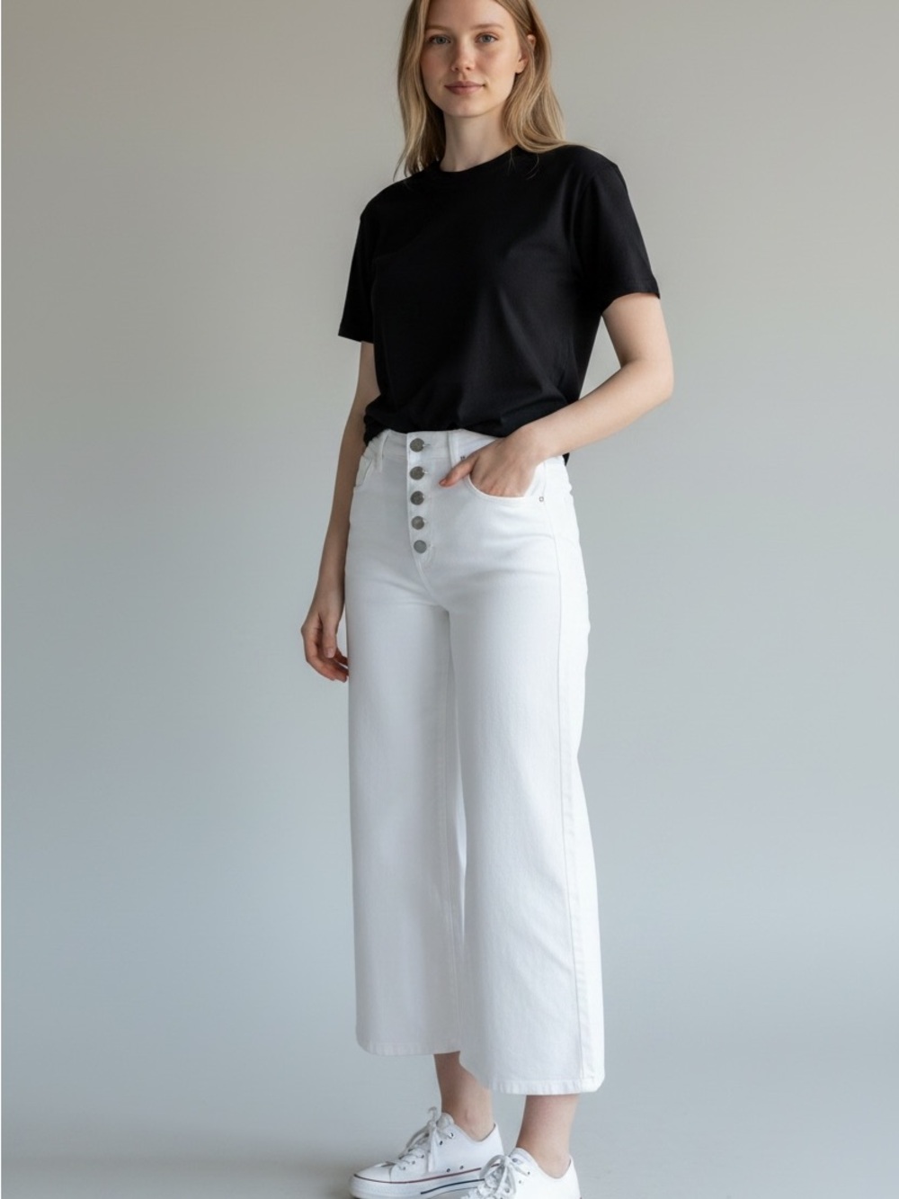 Chico’s Women's Wide Leg Cropped Jeans Size 1 White Button Up Pockets